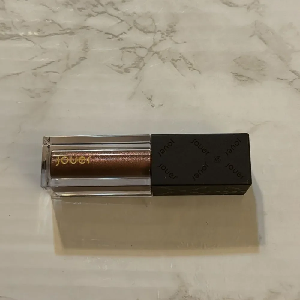 Jouer Cosmetics Paris Lights Eye Paint Liquid Eyeshadow in desir metallic plum